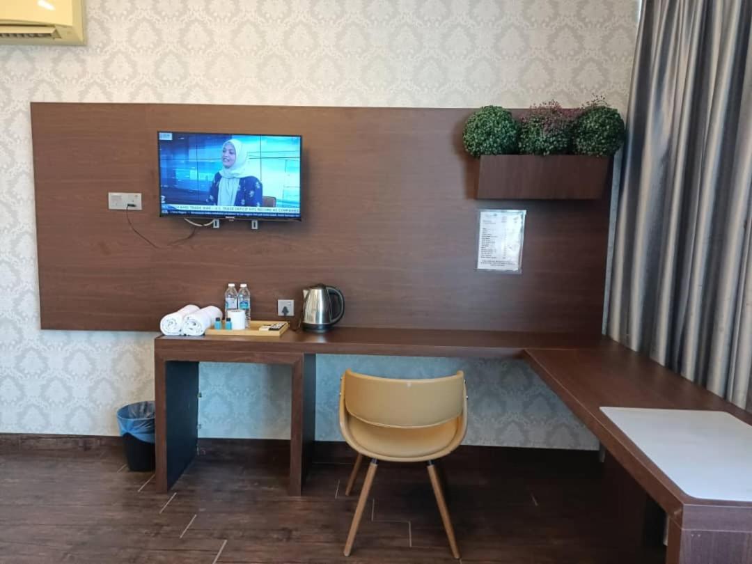 Oyo 417 レインツリー ブティック ホテル カジャン エクステリア 写真
